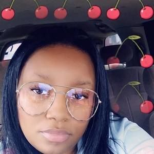 Meet your Posher, Constance